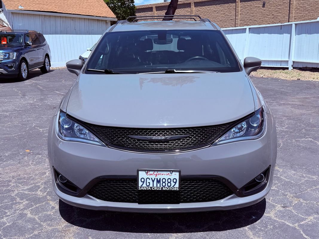 Used 2020 Chrysler Pacifica Touring-L Plus w/ S Appearance Package FWD image 2