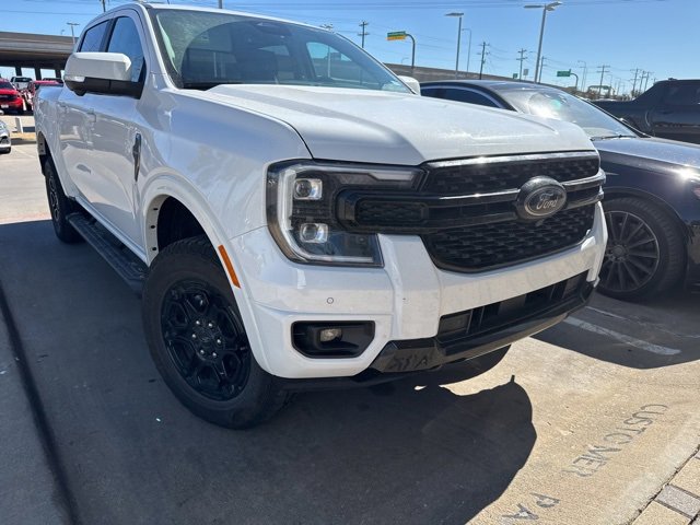 Used 2025 Ford Ranger Lariat w/ Black Appearance Package image 2