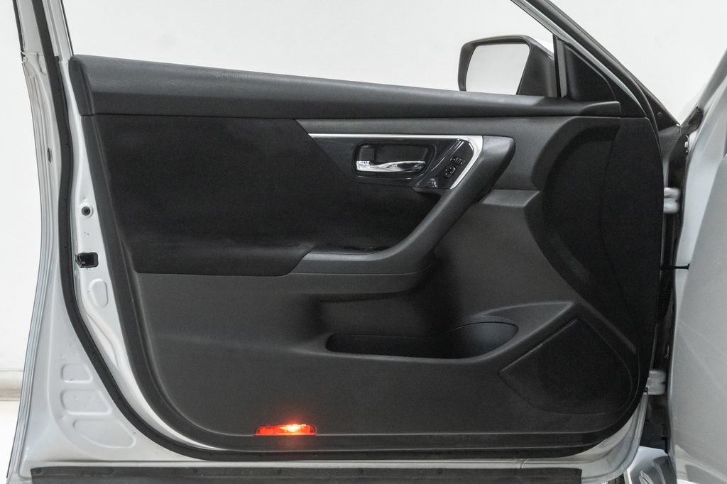 Used 2014 Nissan Altima 2.5 S w/ Display Audio Package FWD image 8