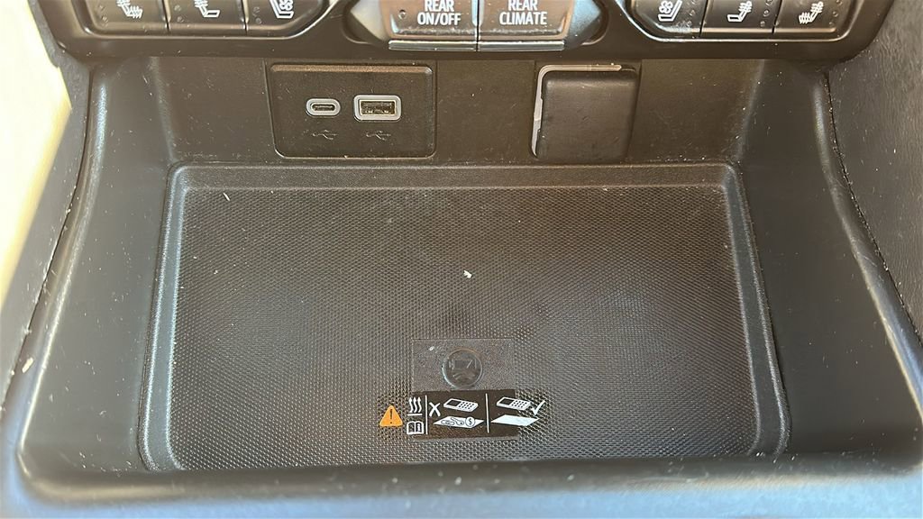 Used 2023 Chevrolet Suburban Premier image 26