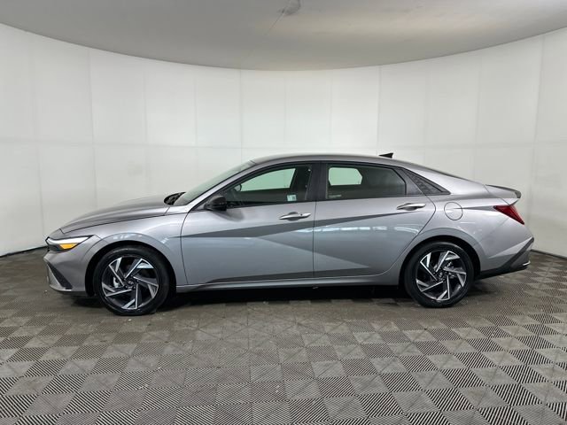 Certified 2025 Hyundai Elantra SEL image 37