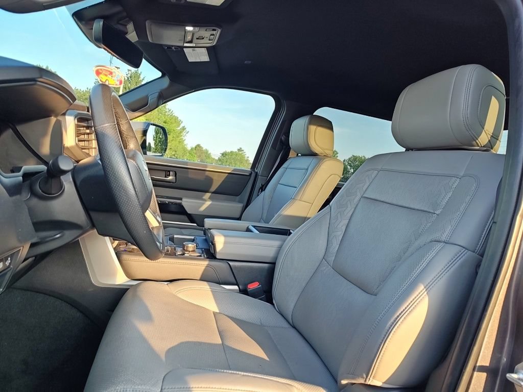 Used 2025 Toyota Tundra Limited AWD/4WD image 9