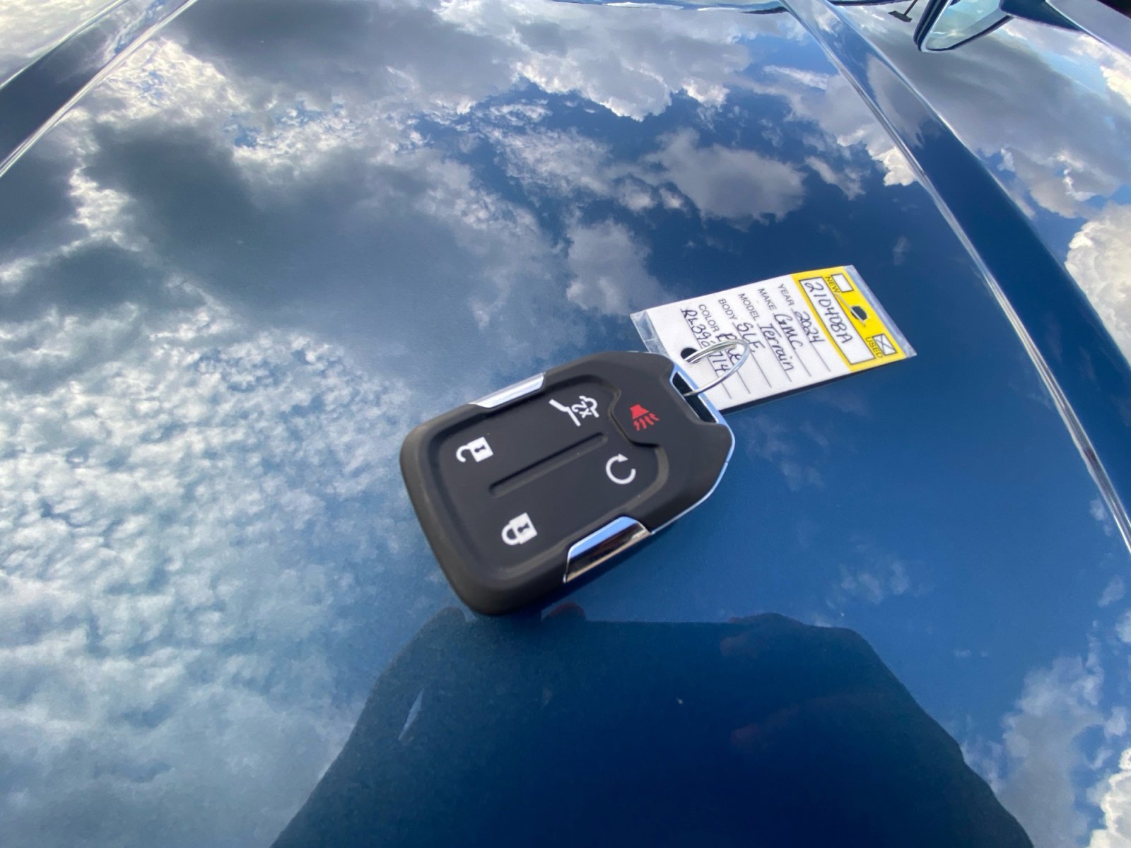 Used 2024 GMC Terrain SLE w/ Driver Convenience Package image 33