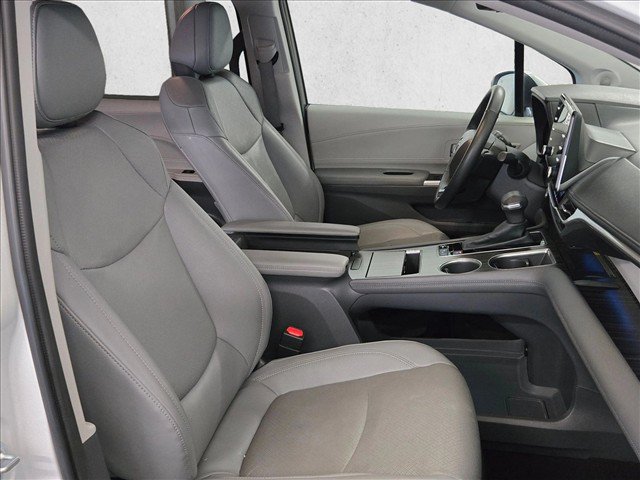 Used 2023 Toyota Sienna Limited AWD/4WD image 25