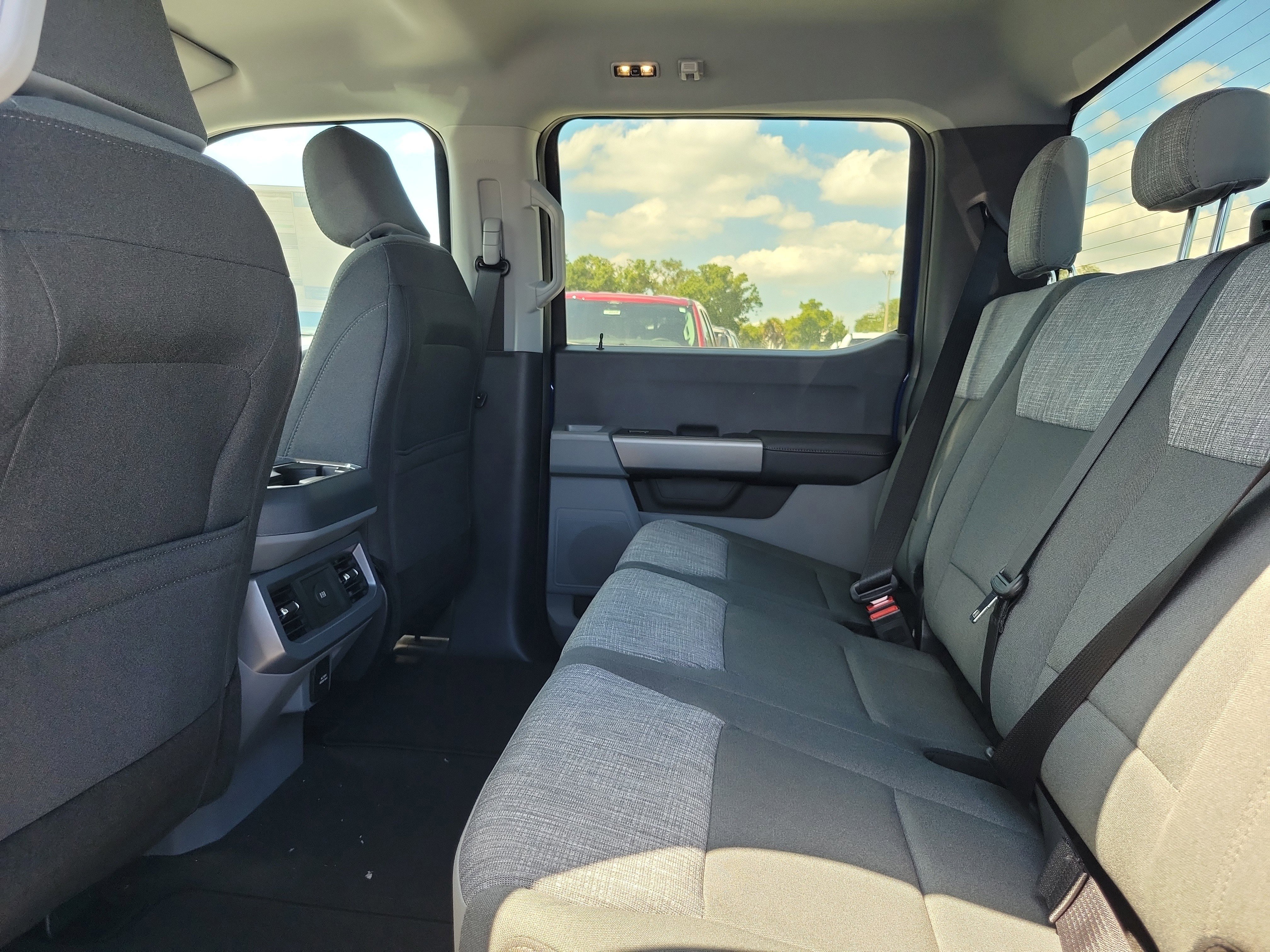 New 2026 Ford F250 XLT w/ FX4 Off-Road Package AWD/4WD image 8
