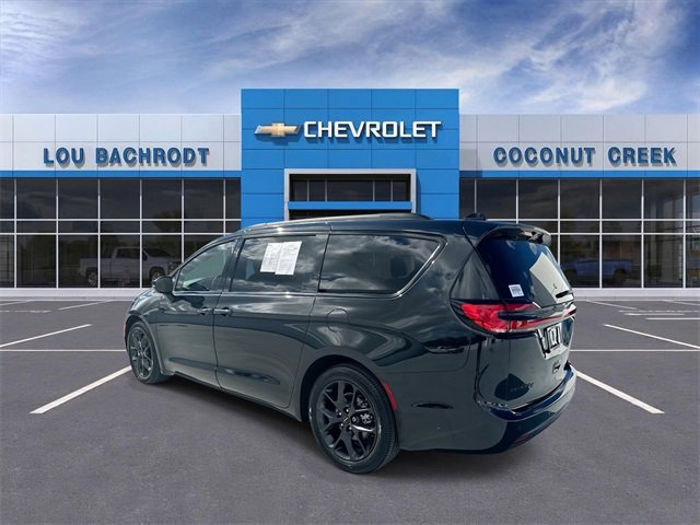 Used 2023 Chrysler Pacifica Touring-L w/ S Appearance Package image 6