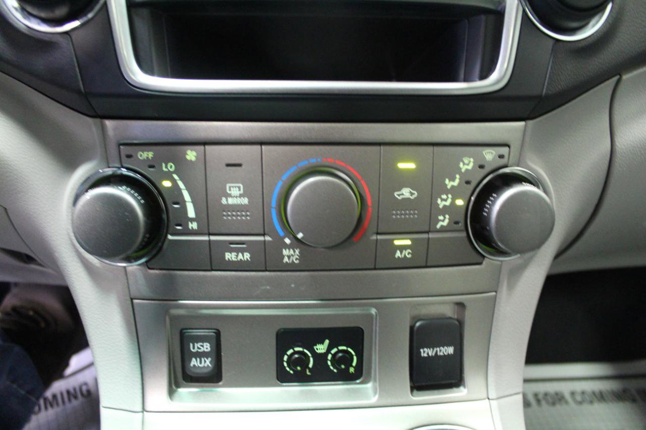 Used 2013 Toyota Highlander SE FWD image 15