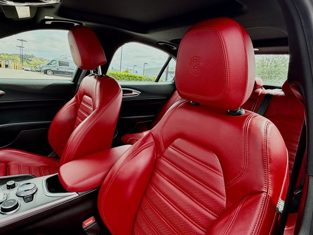 Used 2023 Alfa Romeo Giulia Veloce RWD image 19