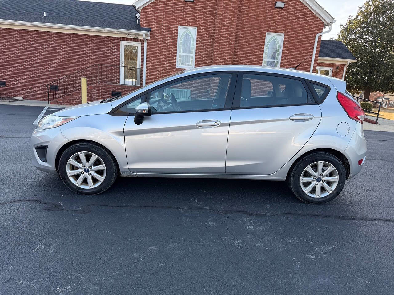 Used 2013 Ford Fiesta SE image 8