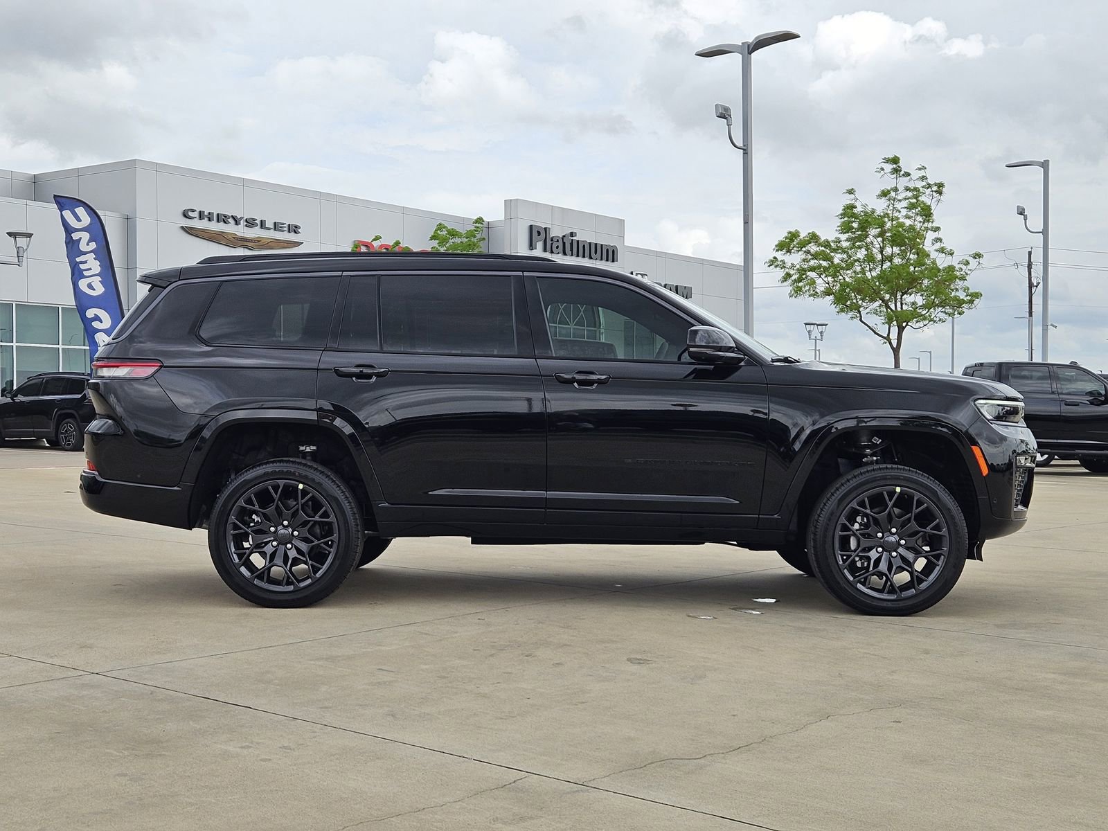 New 2026 Jeep Grand Cherokee L Summit AWD/4WD image 7