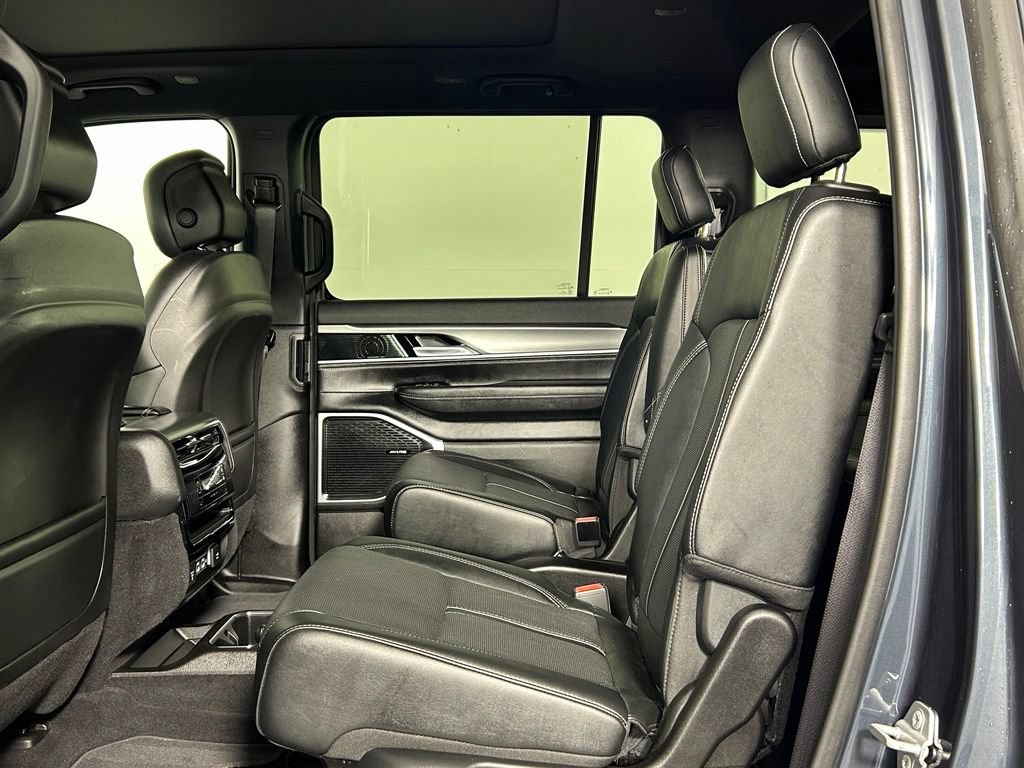 Used 2023 Jeep Wagoneer Series II AWD/4WD image 19