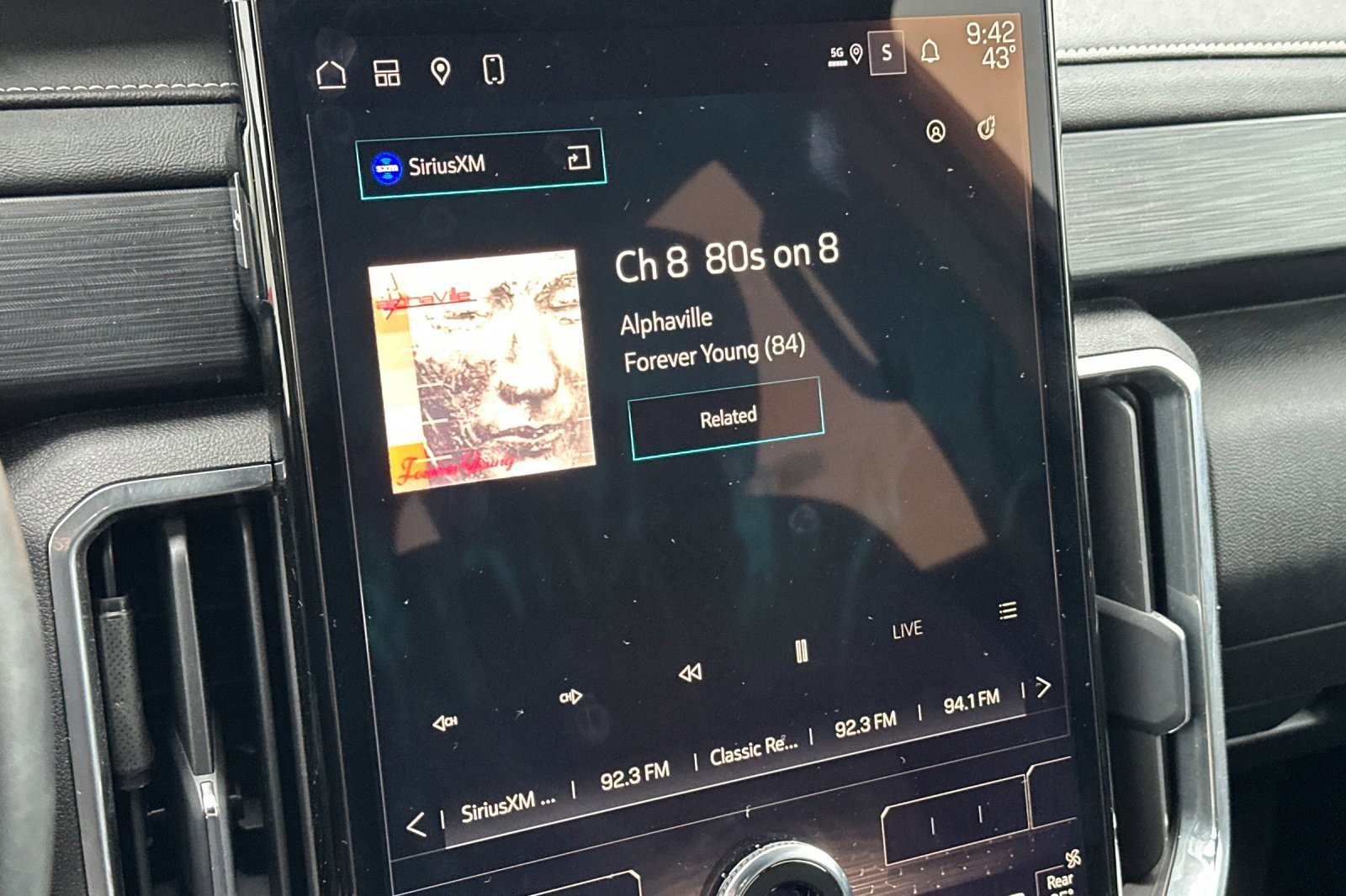 Used 2025 GMC Acadia Elevation image 19