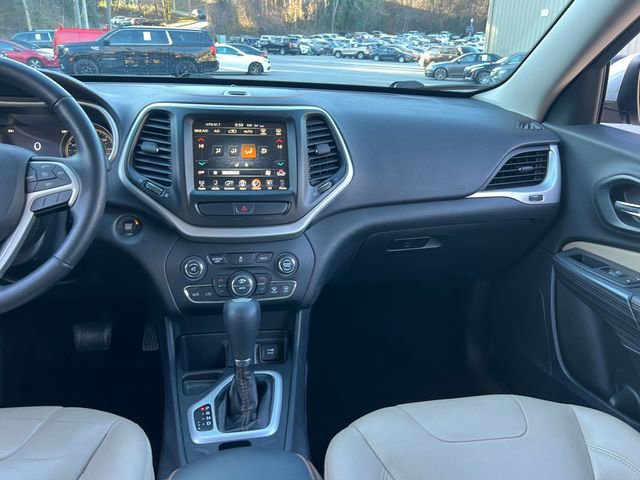 Used 2017 Jeep Cherokee Limited image 14