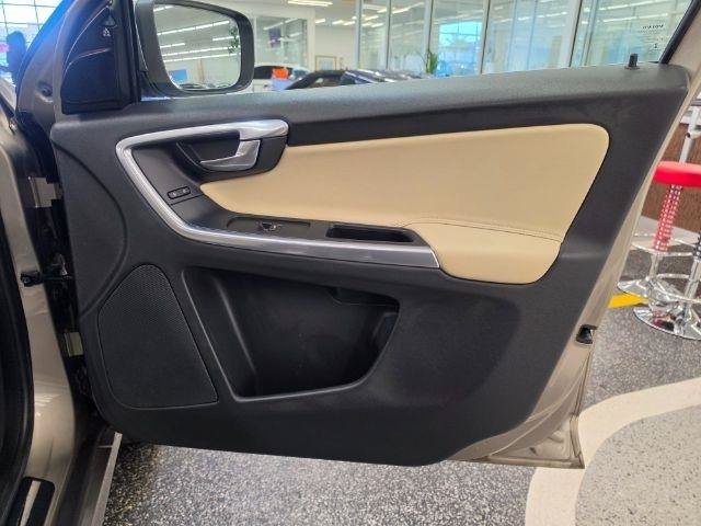 Used 2016 Volvo XC60 T5 Premier w/ Climate Package AWD/4WD image 31