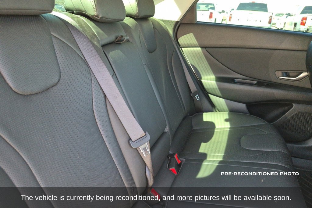 Used 2021 Hyundai Elantra Limited FWD image 13