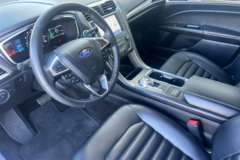 Used 2020 Ford Fusion SEL FWD image 12