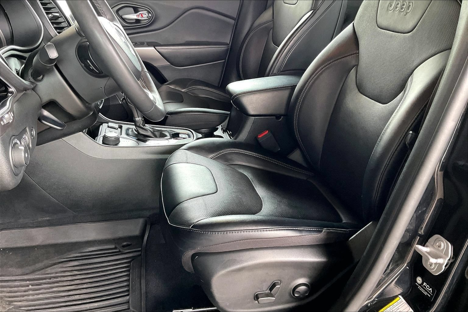Used 2022 Jeep Cherokee Limited w/ Mopar Interior Package AWD/4WD image 19