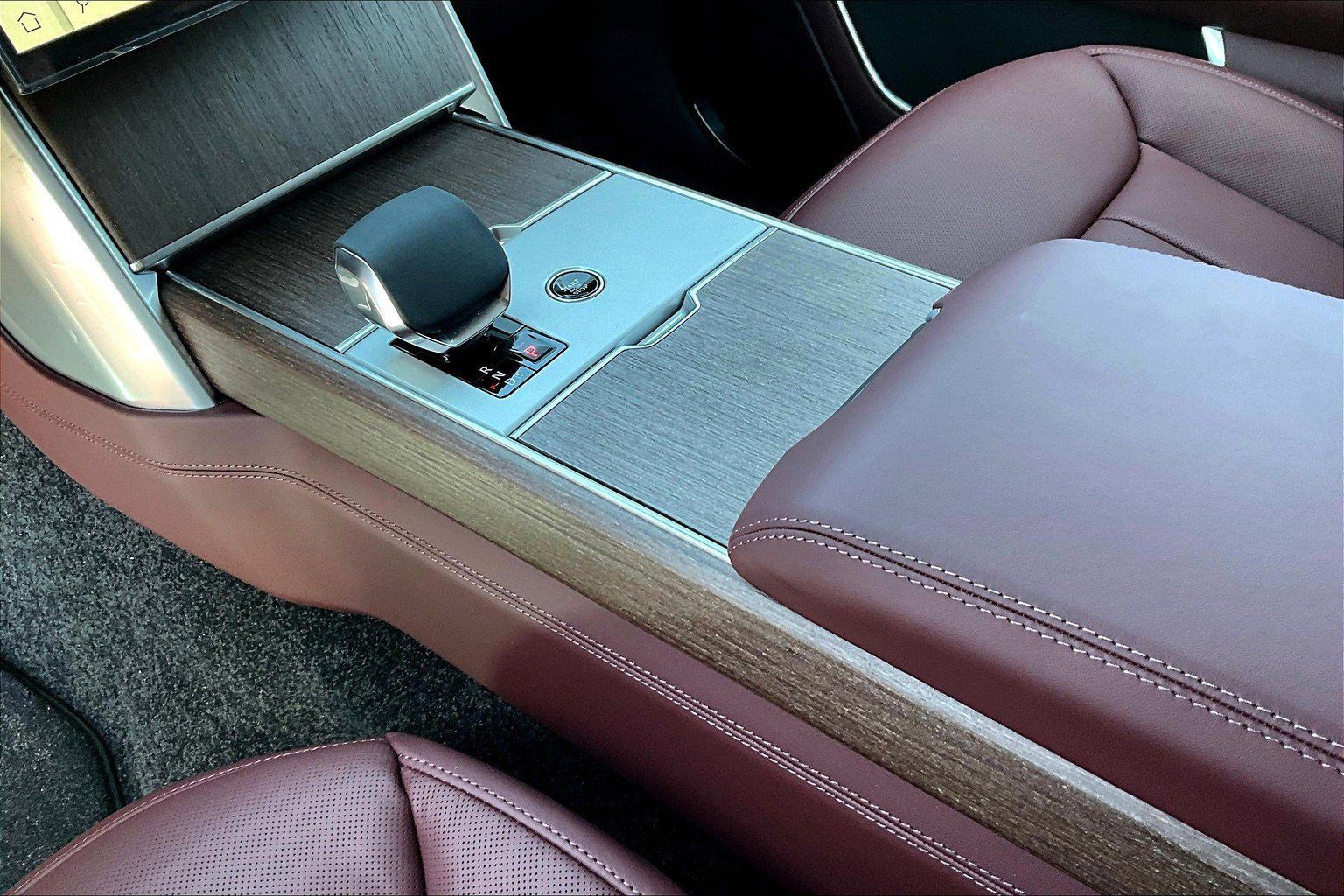 New 2025 Land Rover Range Rover SE image 12