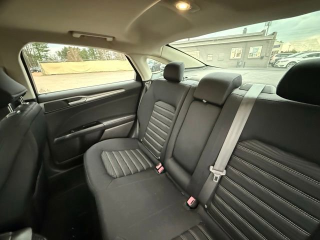 Used 2016 Ford Fusion SE image 22