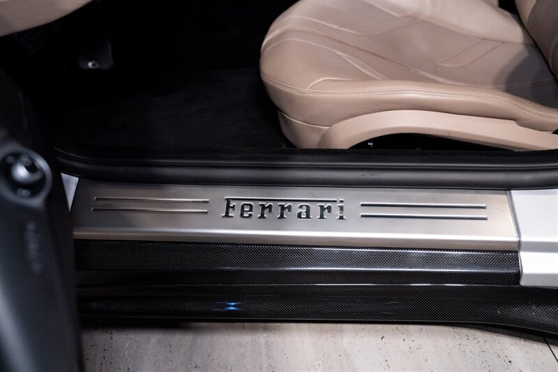 Used 2018 Ferrari 812 Superfast RWD image 23