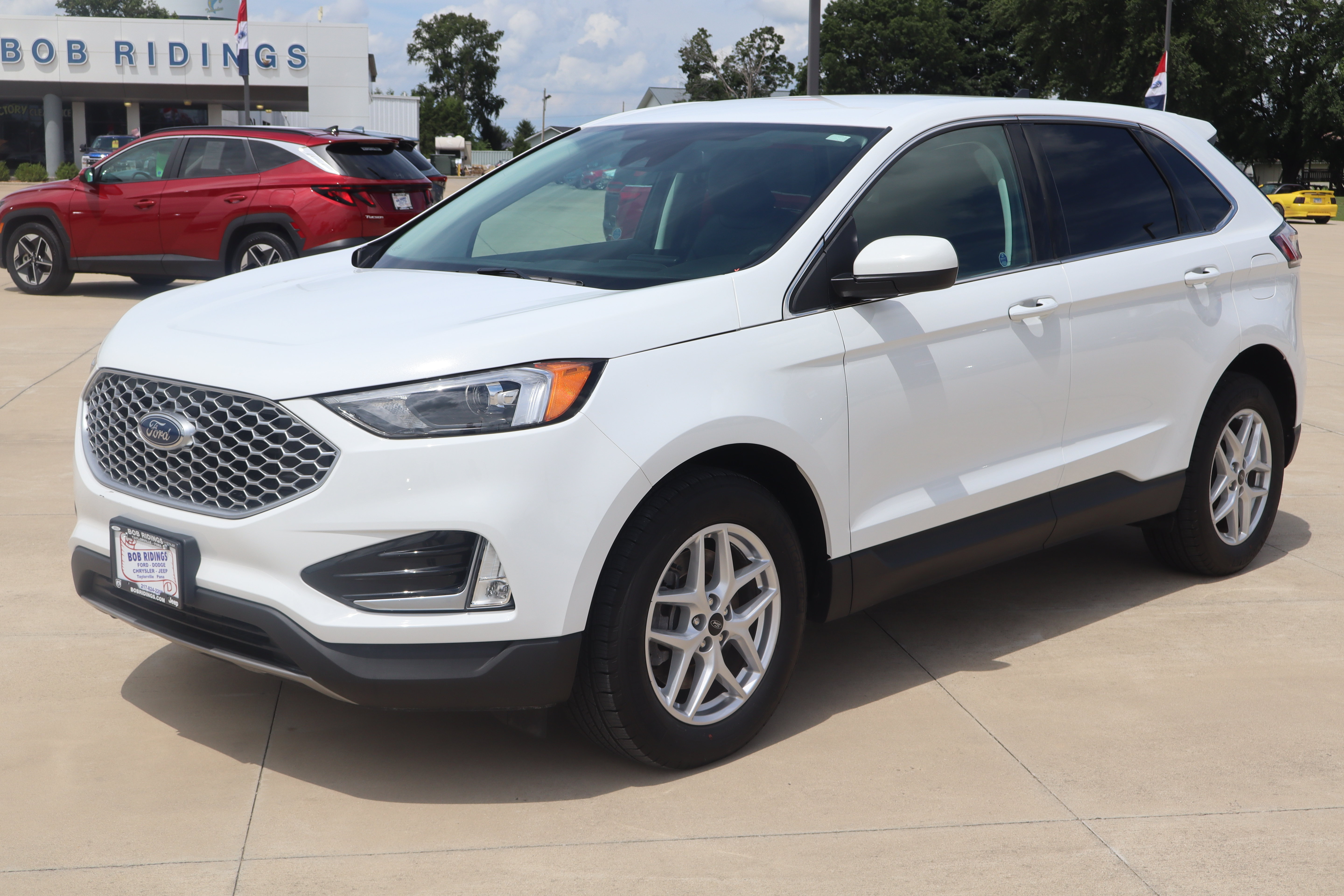 Used 2024 Ford Edge SEL w/ Convenience Package AWD/4WD image 2
