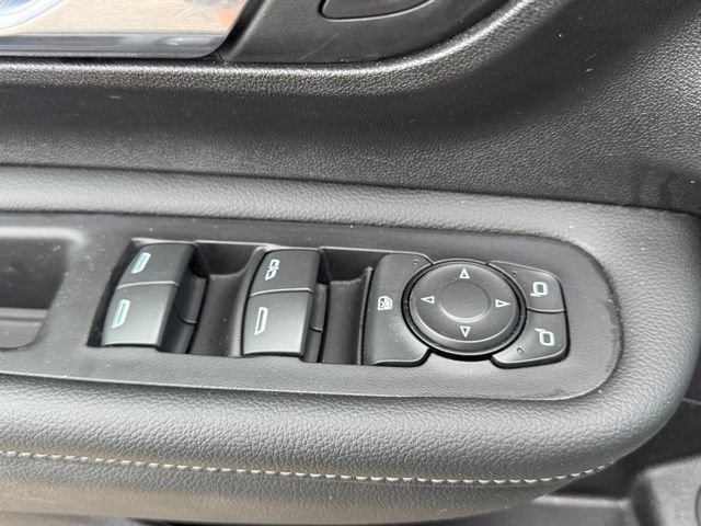 Used 2024 GMC Terrain SLE w/ Driver Convenience Package FWD image 8