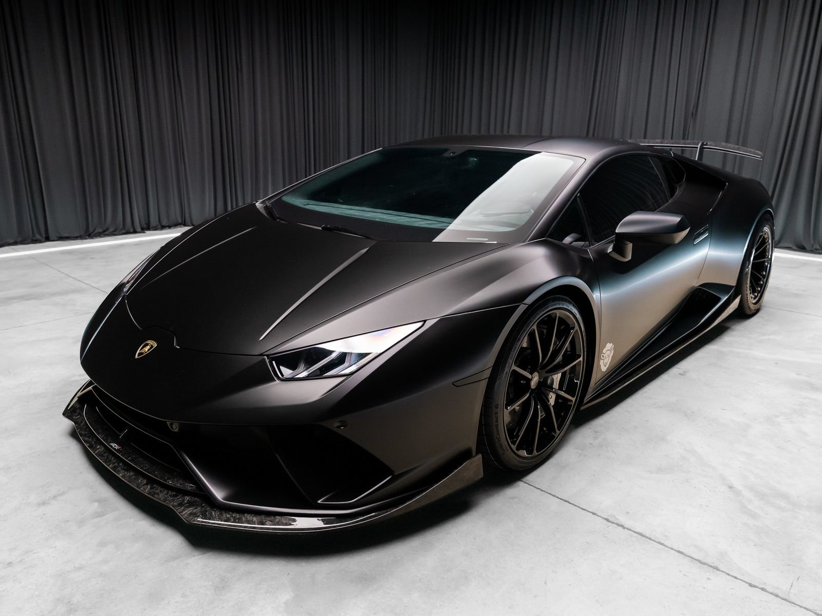 Used 2018 Lamborghini Huracan Performante AWD/4WD image 10