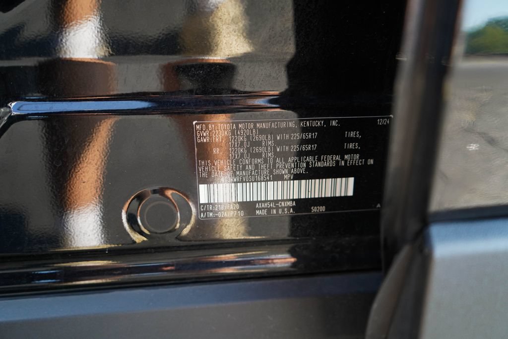 Used 2025 Toyota RAV4 XLE AWD/4WD image 42