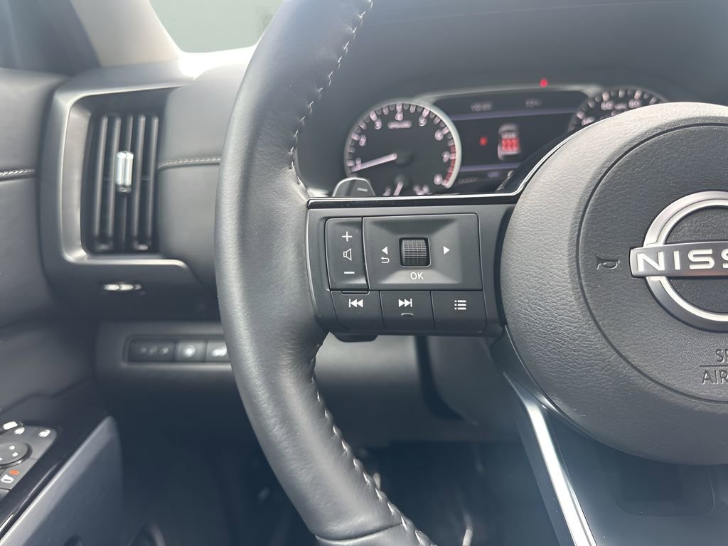 Used 2025 Nissan Pathfinder SL image 16