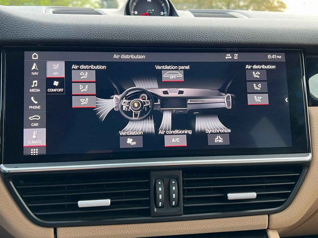 Used 2019 Porsche Cayenne image 32