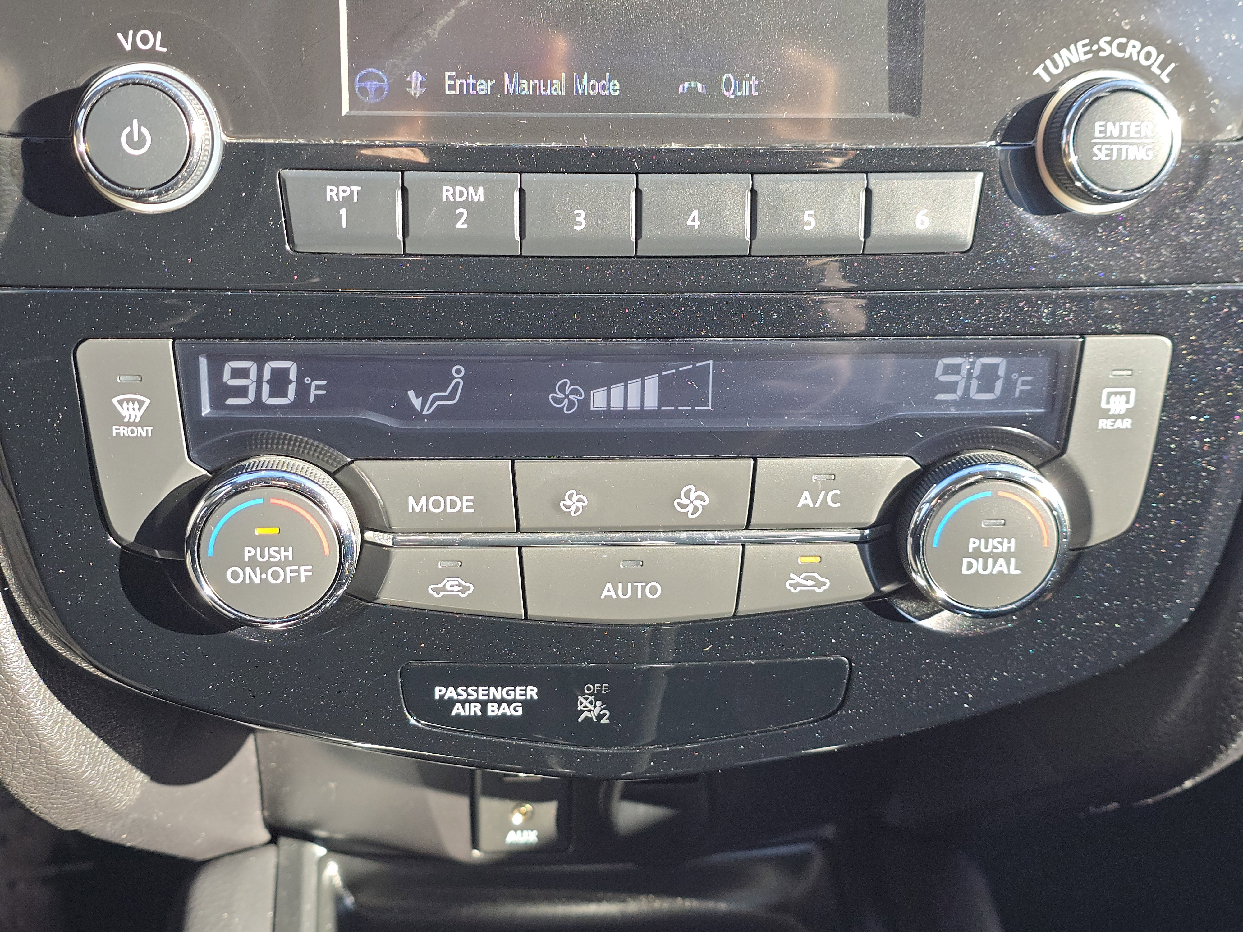 Used 2014 Nissan Rogue SV w/ SV Family Package image 9