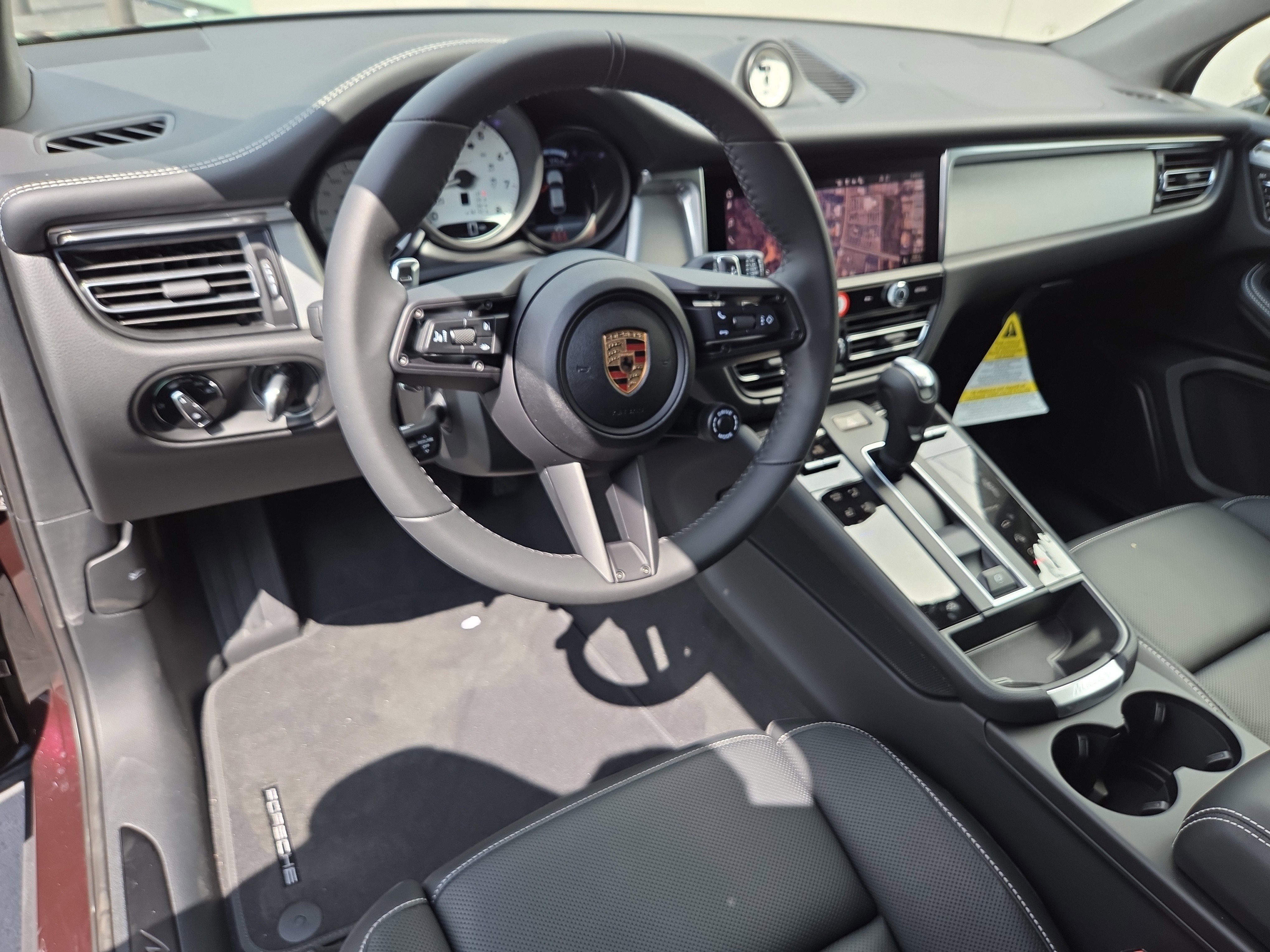 Used 2025 Porsche Macan AWD/4WD image 4