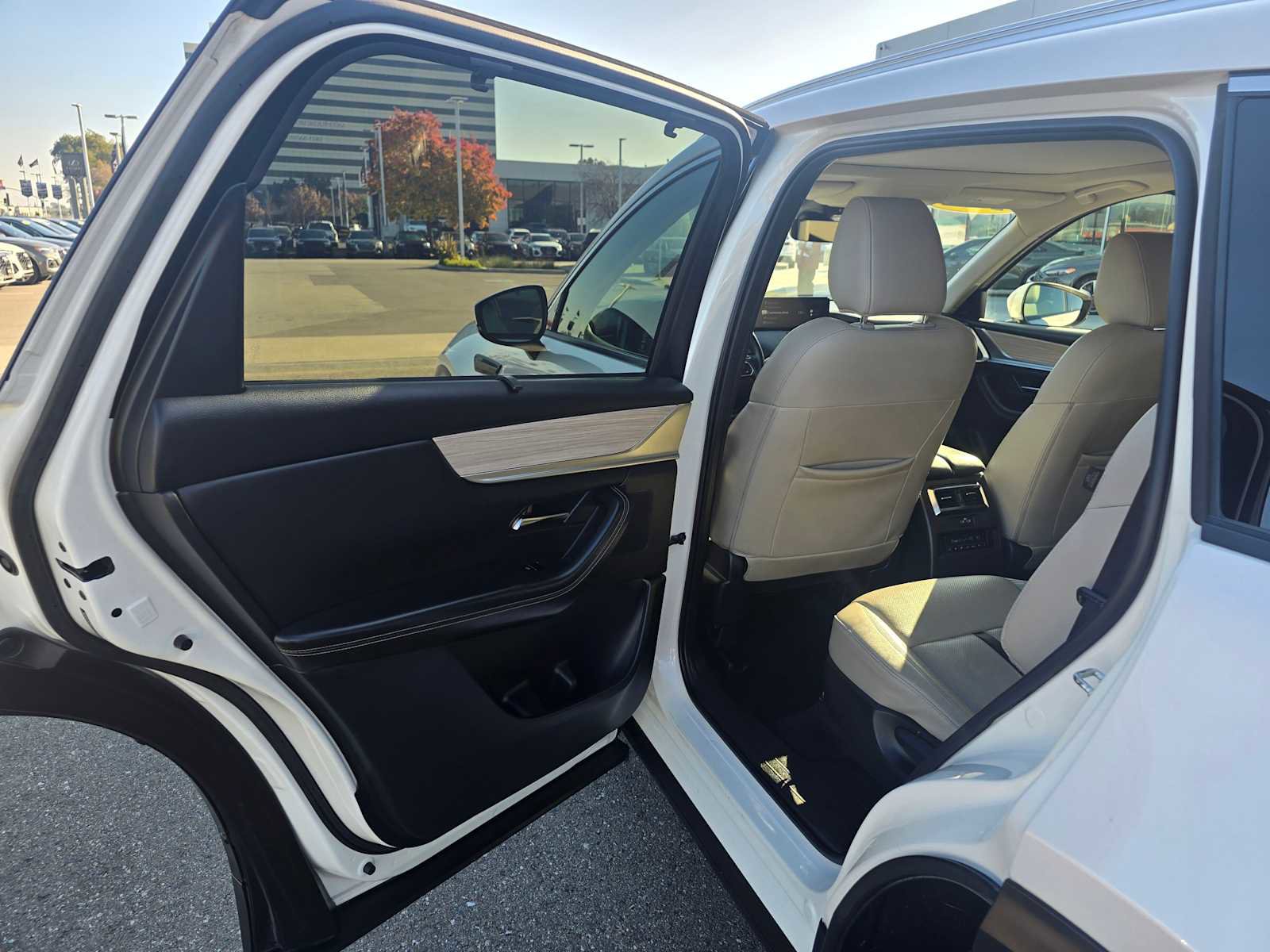 Used 2024 MAZDA CX-90 3.3 Turbo w/ Premium Package image 17