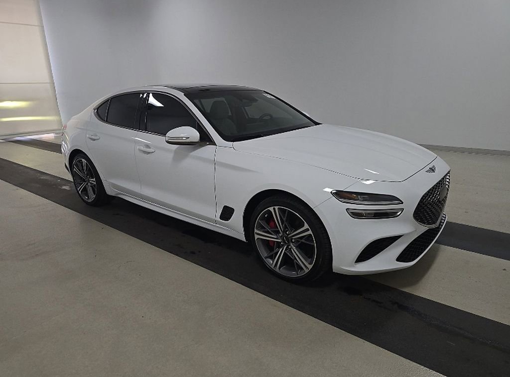 Used 2025 Genesis G70 2.5T image 4