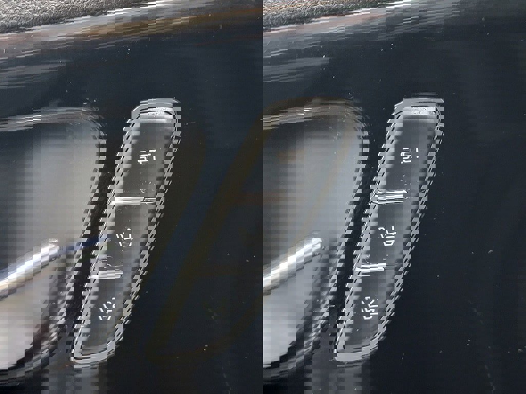 Used 2016 Kia Sorento SX image 26