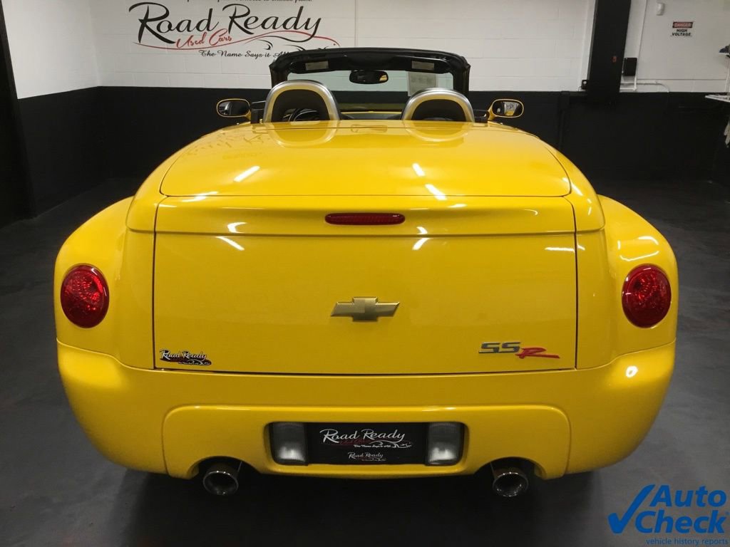 Used 2003 Chevrolet SSR w/ Preferred Equipment Group RWD image 9