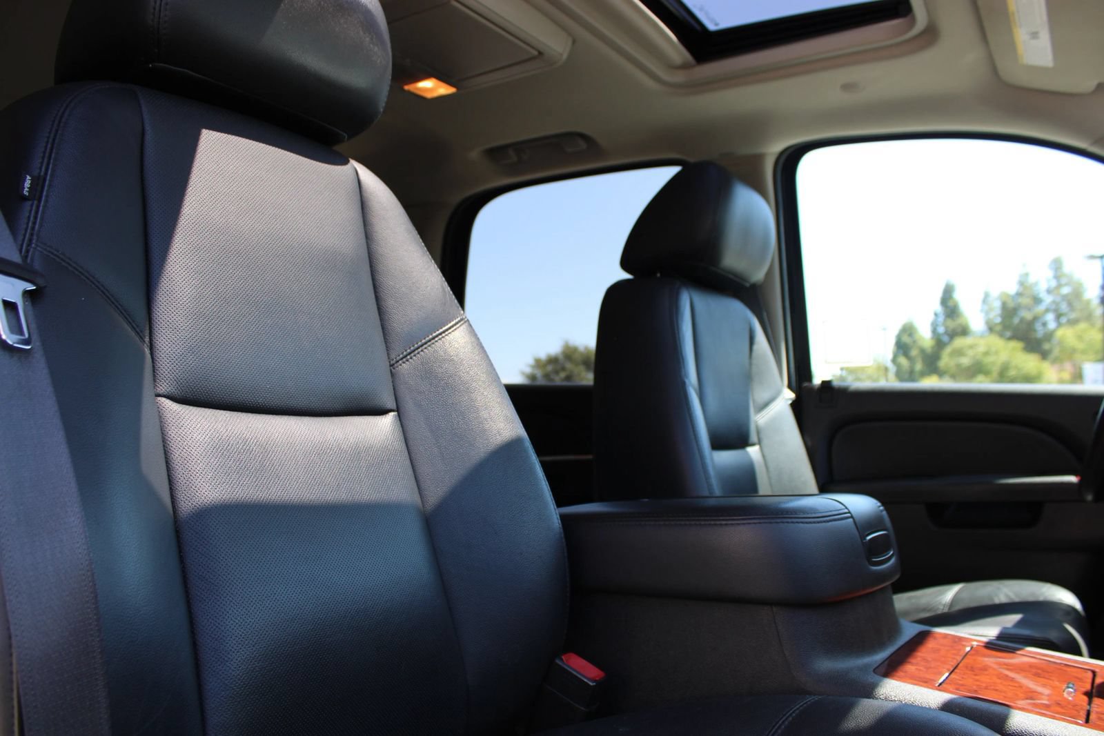 Used 2013 Chevrolet Tahoe LTZ AWD/4WD image 15