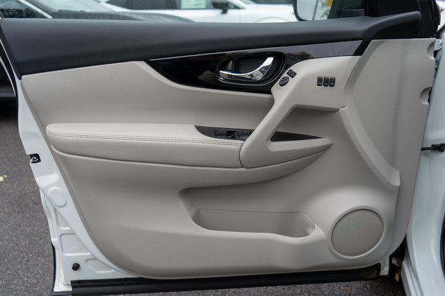 Used 2022 Nissan Rogue Sport SL w/ Premium Package image 19