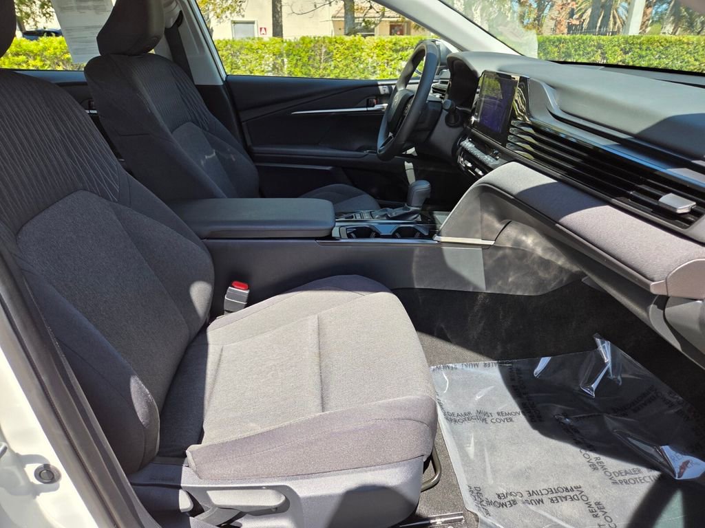 Used 2025 Toyota Camry LE FWD image 10