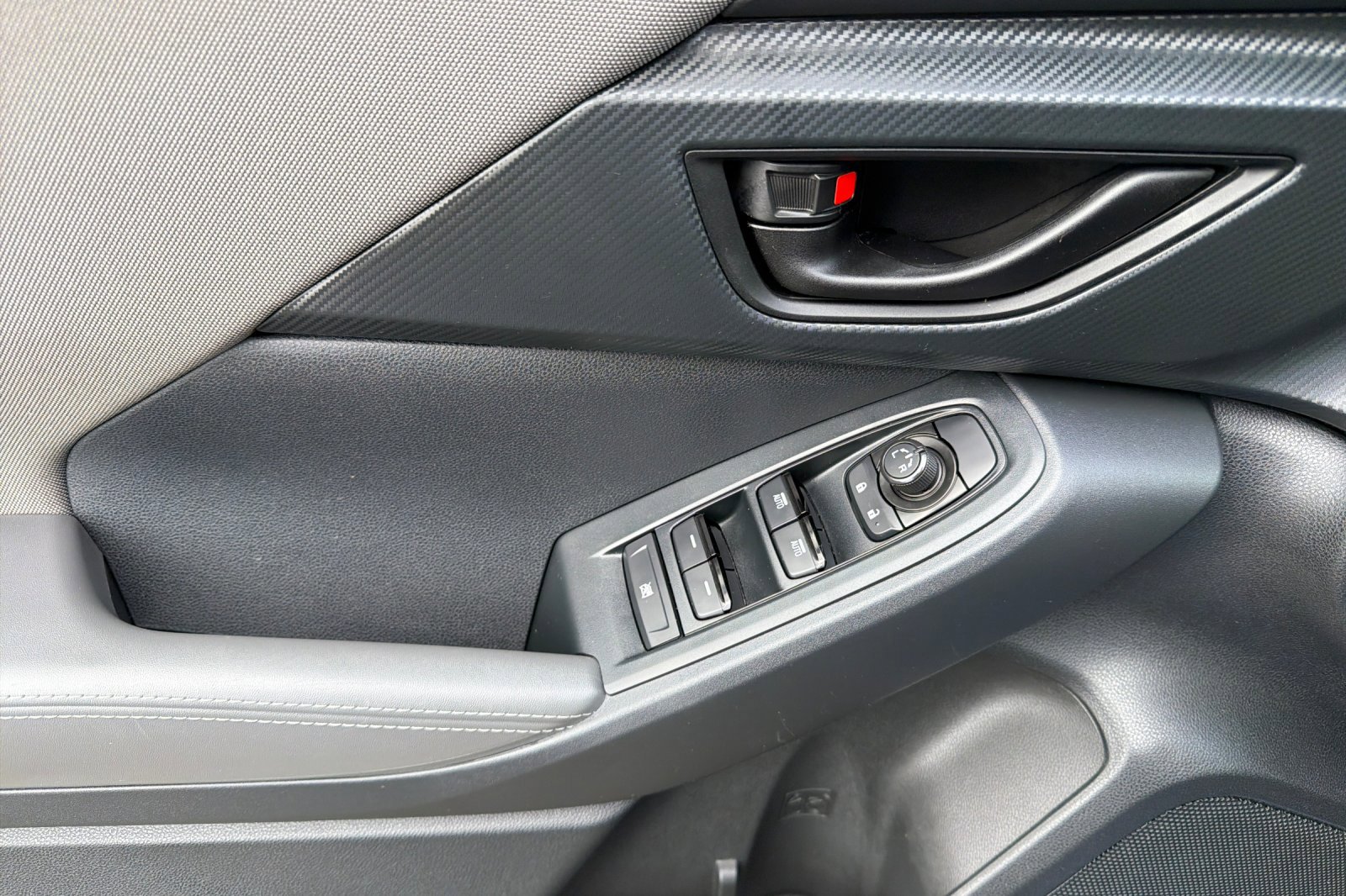 Used 2025 Subaru Crosstrek 2.0i Premium w/ Crosstrek Mirror Package AWD/4WD image 11