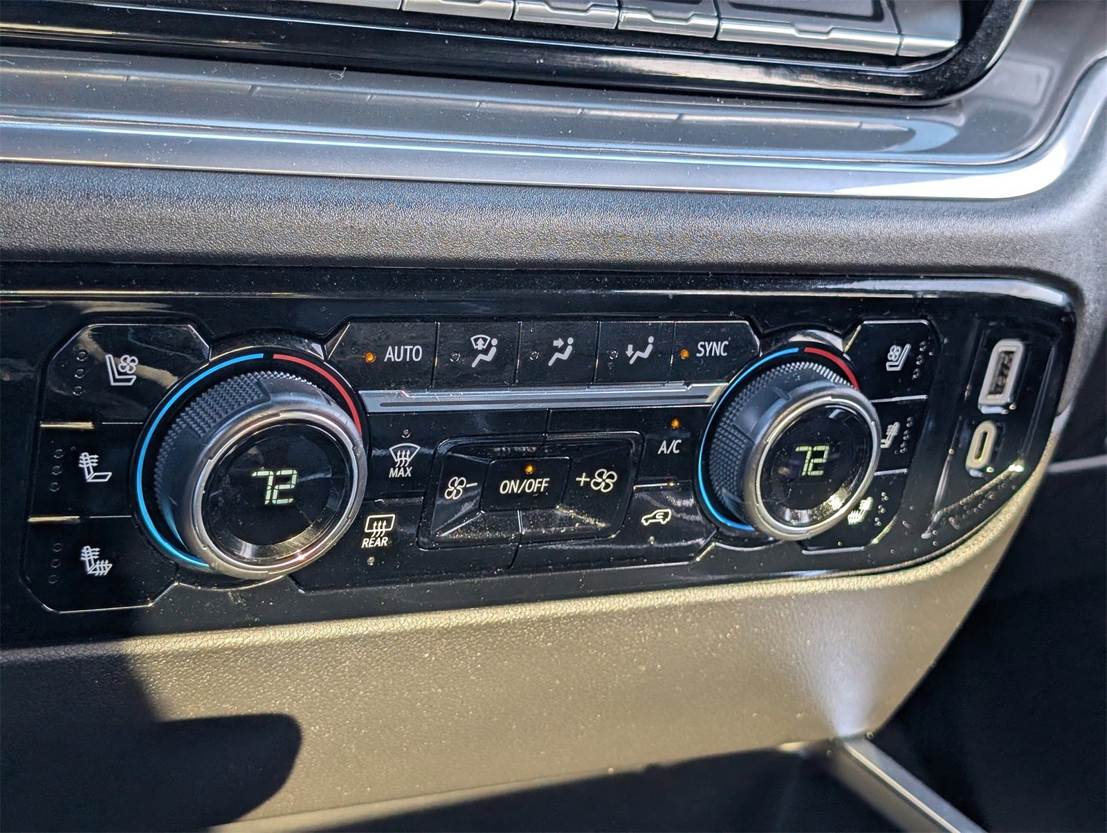 Used 2024 Chevrolet Silverado 1500 High Country w/ Z71 Off-Road Package image 25