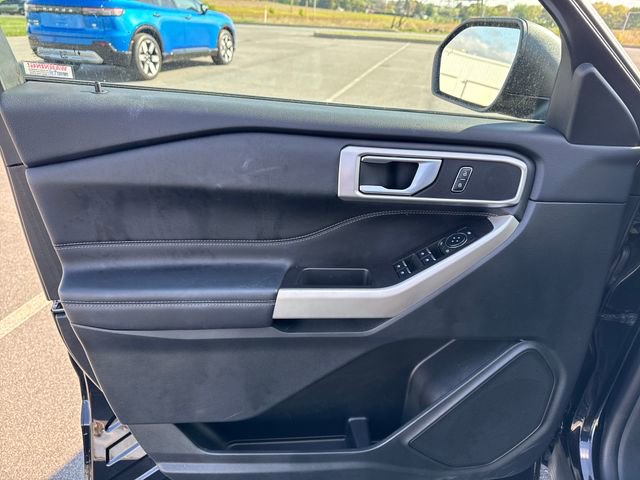 Used 2023 Ford Explorer XLT AWD/4WD image 24