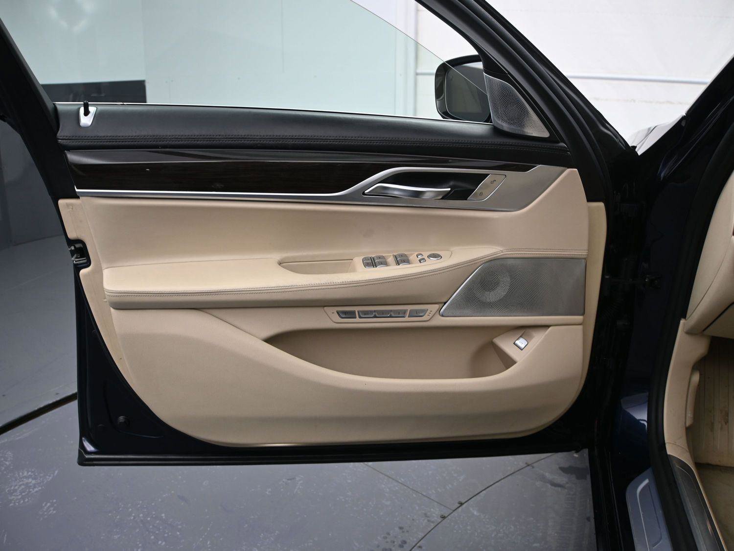 Used 2018 BMW 750i xDrive image 12