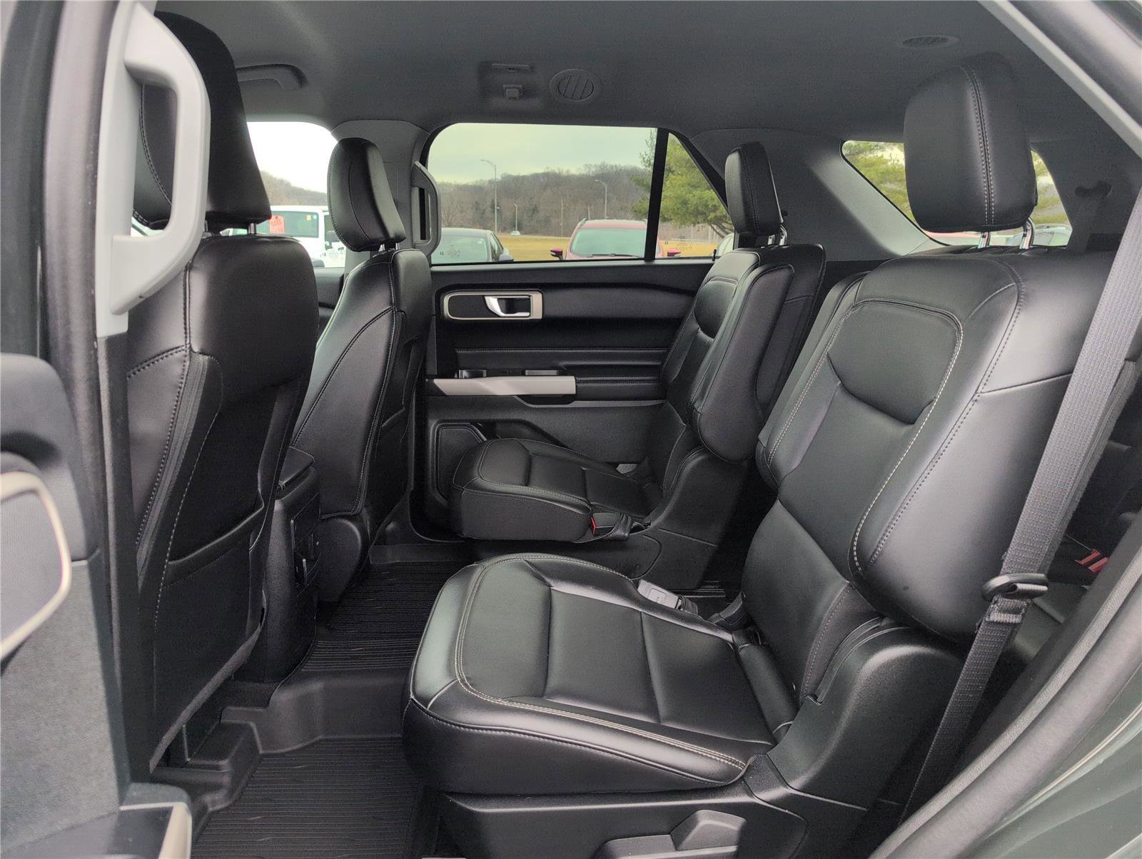 Used 2024 Ford Explorer XLT w/ Equipment Group 202A AWD/4WD image 32