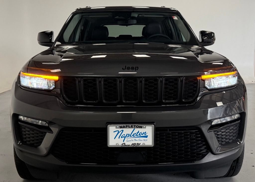 Used 2023 Jeep Grand Cherokee Limited w/ Black Appearance Package AWD/4WD image 7