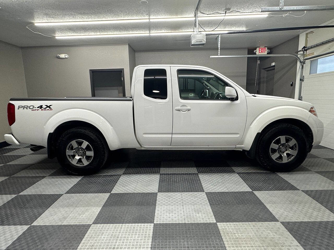 Used 2012 Nissan Frontier PRO-4X image 6