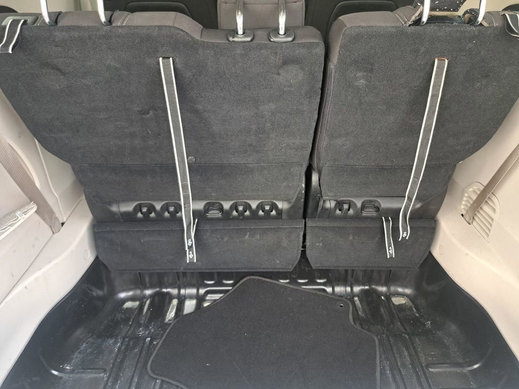 Used 2023 Chrysler Voyager LX image 23