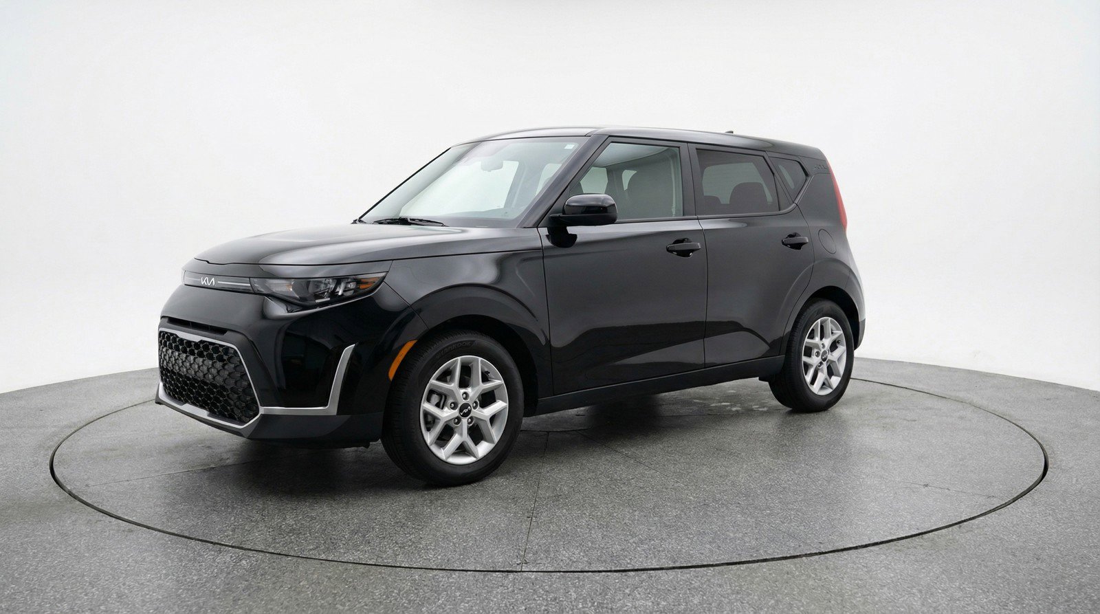 Used 2025 Kia Soul LX w/ LX Technology Package image 3
