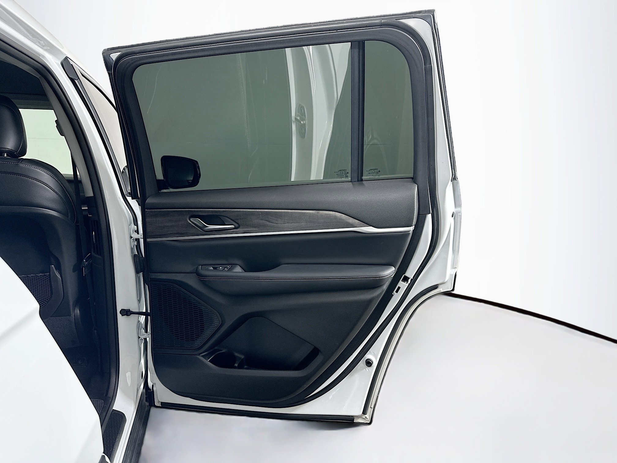 Used 2023 Jeep Grand Cherokee L Limited image 32