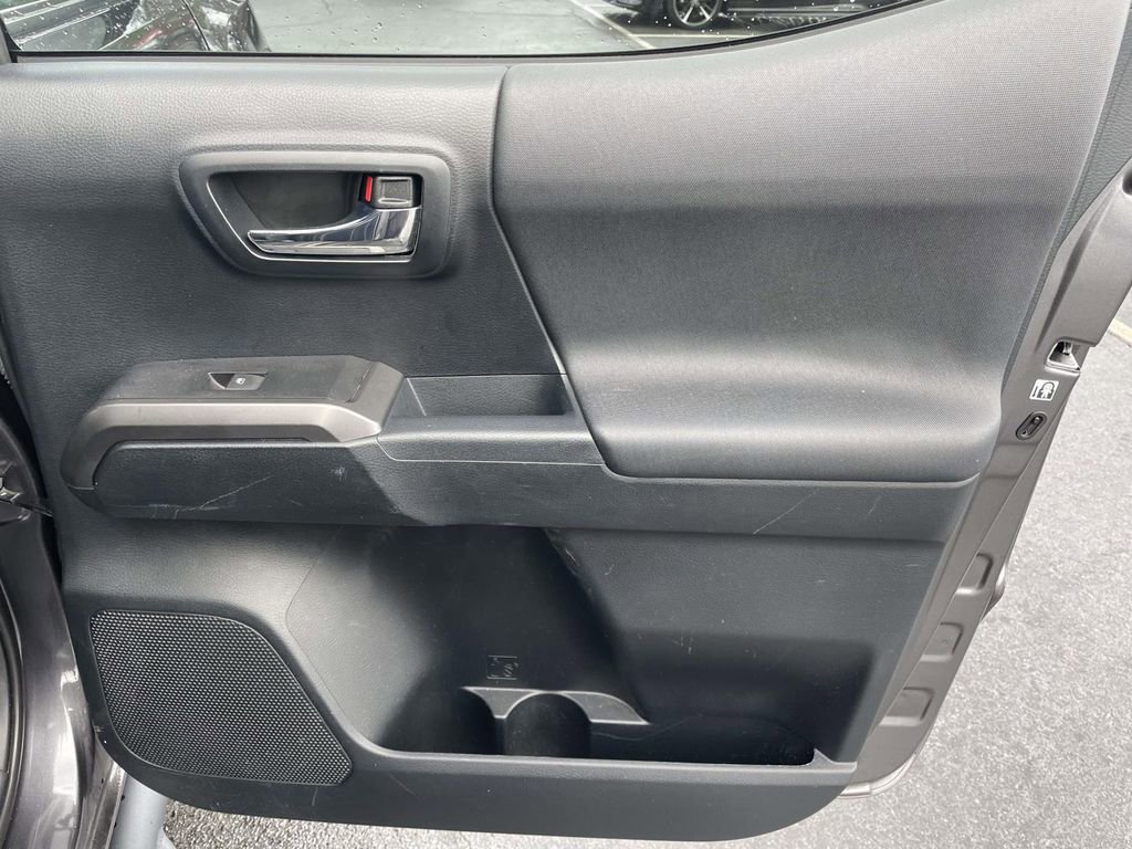 Used 2016 Toyota Tacoma TRD Sport image 44